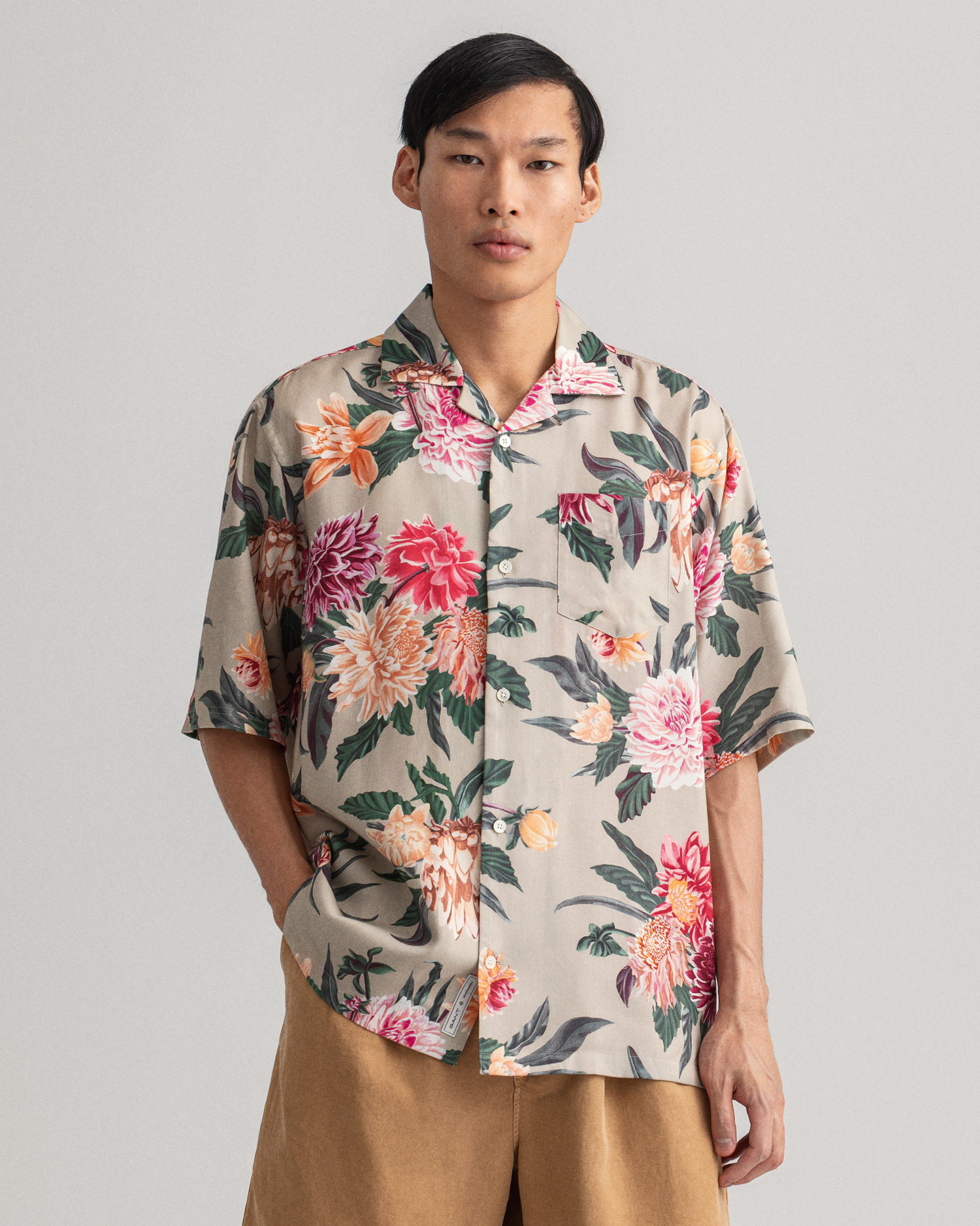 Hawaii-skjorte med Dahlia-blomster